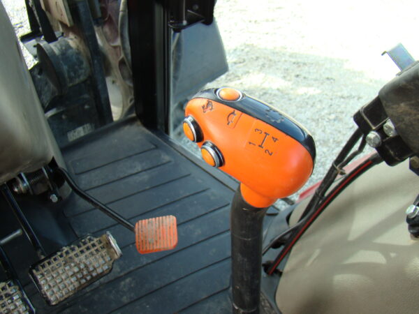 Case JXU 105 Tractor with Loader - Image 4