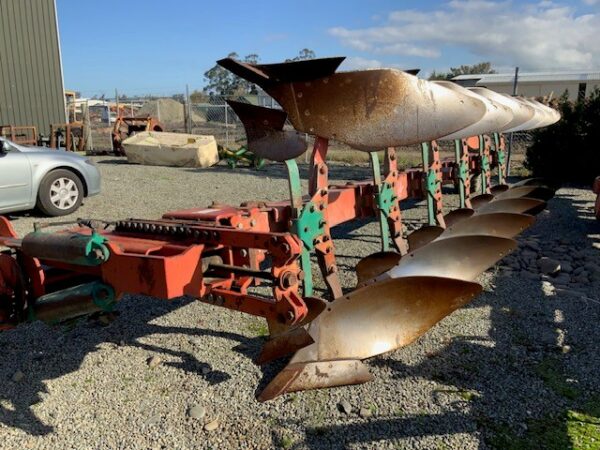 Kverneland RB-100 Plough