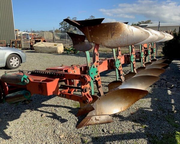 Kverneland RB-100 Plough